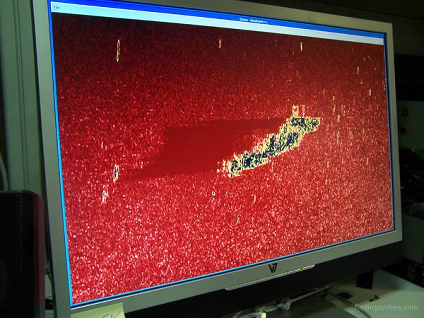 Magnified sonar image of the Kormoran bow section, measuring 106 metres long.
