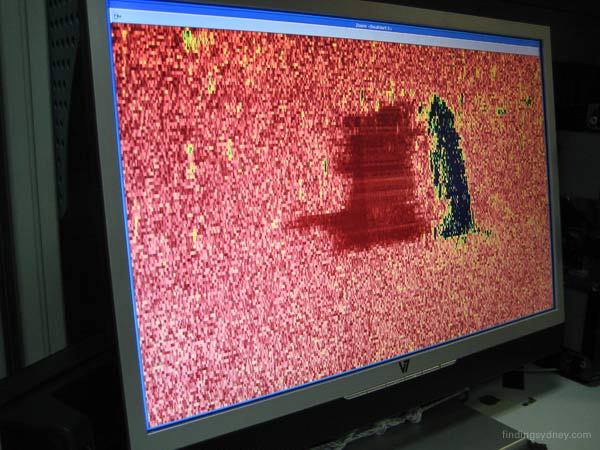 Magnified sonar image of the main hull of HMAS Sydney showing the superstructure shadow.