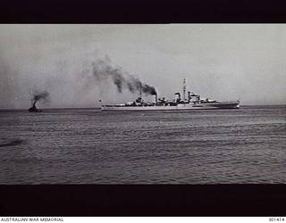 C.1937. STARBOARD SIDE VIEW OF THE CRUISER HMAS SYDNEY (II) (EX HMS PHAETON) WITH HER AIRCRAFT EMBARKED. NOTE THE SPAR PROJECTING FORWARD OF THE BRIDGE AND THE SINGLE 4 INCH AA GUNS AMIDSHIPS, WHICH DISTINGUISHED THE SYDNEY FROM HER TWO SISTERS HOBART AND PERTH. (NAVAL HISTORICAL COLLECTION)