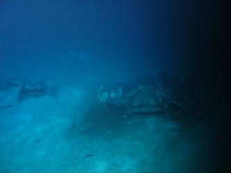 Unidentified wreckage in vicinity of fore end of hull