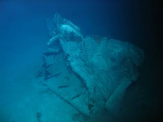 Wreckage on seabed near forward part of ship