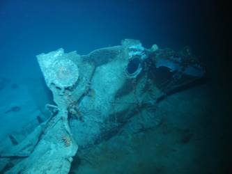 Wreckage on seabed near forward part of ship