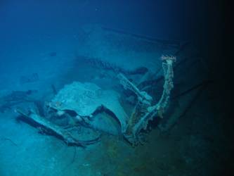 Wreckage on seabed near forward part of ship