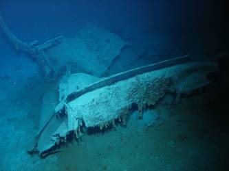 Wreckage on seabed near forward part of ship
