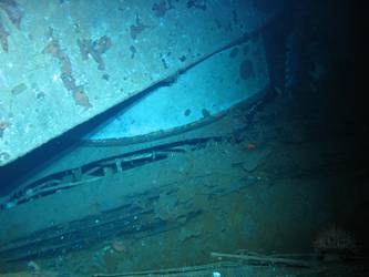 Split in deck abreast Y turret, stbd side