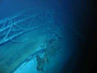 Aircraft crane slew lying on deck stbd side