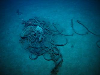 Jumble of steel wire rope